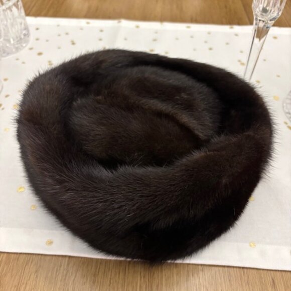 Vintage Mink Fur Pillbox Hat - Picture 2 of 4